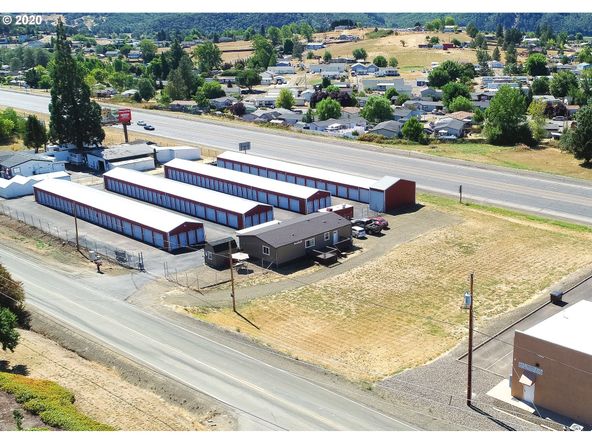 5060 Grange Rd, Roseburg, OR 97471